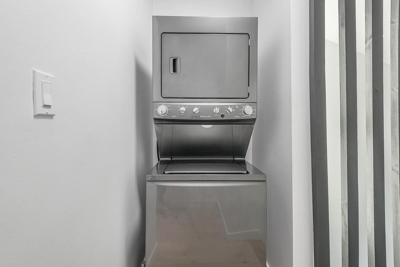 Free Parking Prime Location New Modern Condo Brossard Exteriör bild