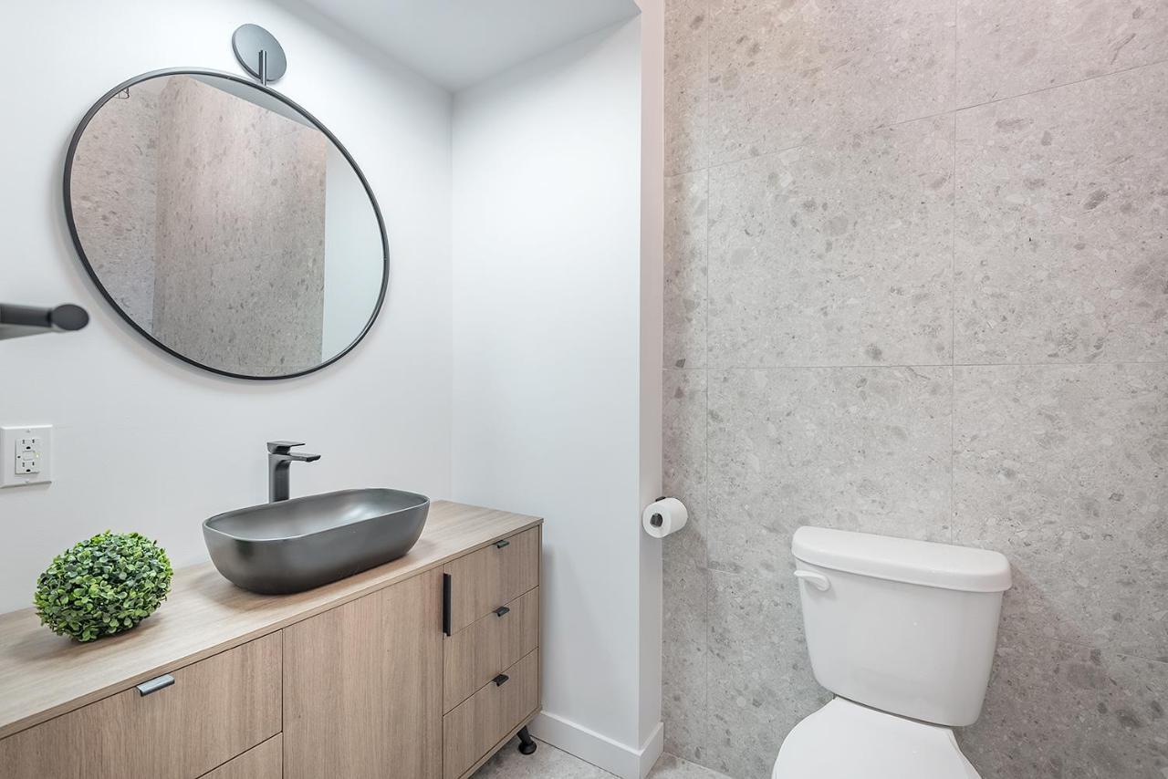 Free Parking Prime Location New Modern Condo Brossard Exteriör bild